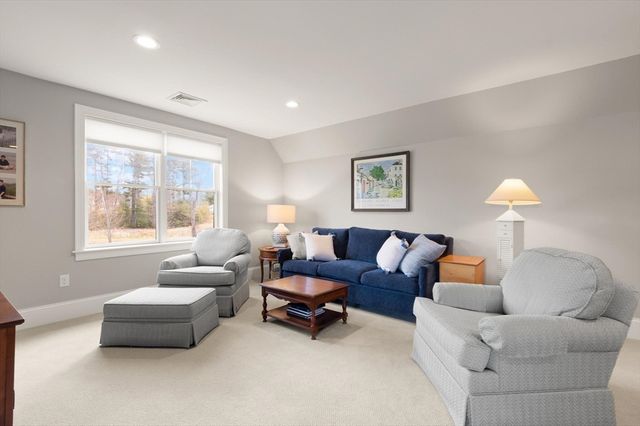 300 Lafayette Ave, Wrentham, MA 02093