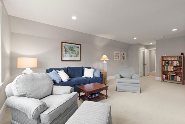 300 Lafayette Ave, Wrentham, MA 02093
