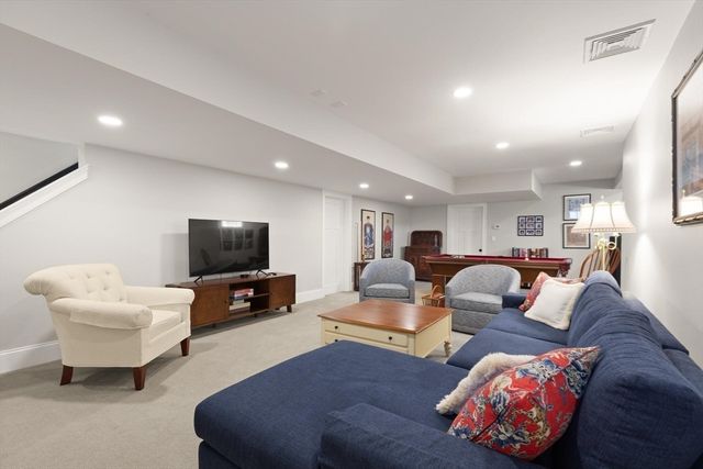 300 Lafayette Ave, Wrentham, MA 02093