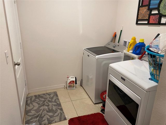 1919 AMBER SWEET CIRCLE, Dundee, FL 33838