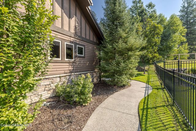 1560 E Bruin LOOP, Hayden, ID 83835