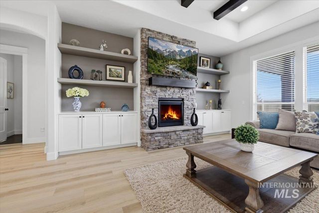 8922 E Lavender Dr, Nampa, ID 83687
