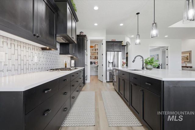 8922 E Lavender Dr, Nampa, ID 83687