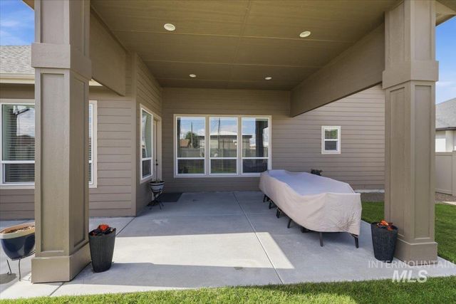 8922 E Lavender Dr, Nampa, ID 83687