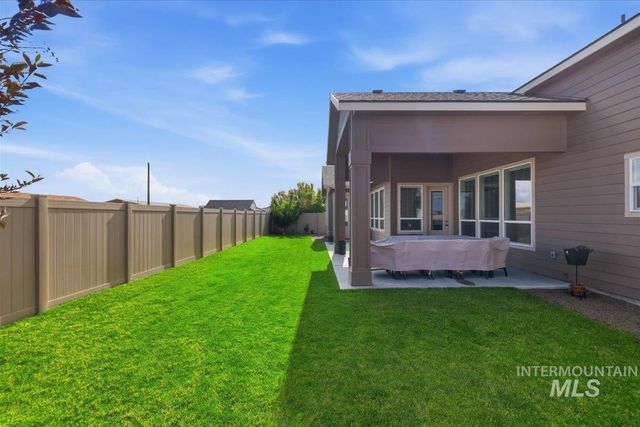 8922 E Lavender Dr, Nampa, ID 83687