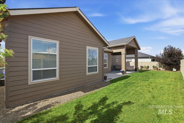 8922 E Lavender Dr, Nampa, ID 83687
