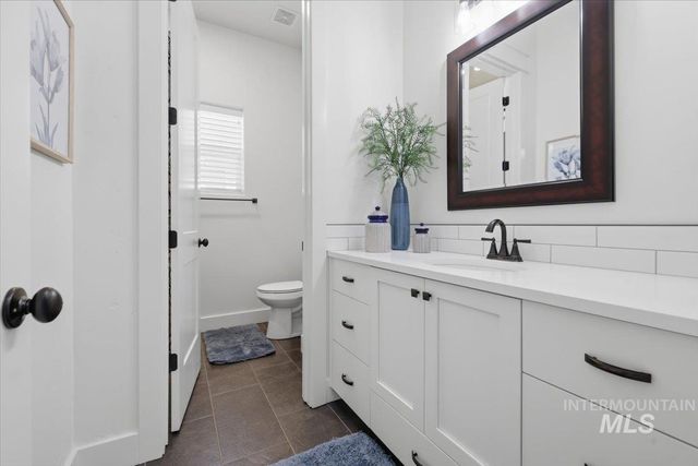 8922 E Lavender Dr, Nampa, ID 83687