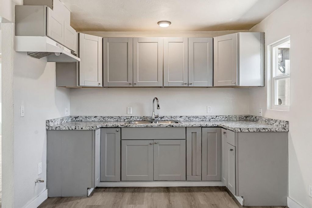 Image 12 of property listing at 1017 E Vine Avenue, Fresno, CA 93706