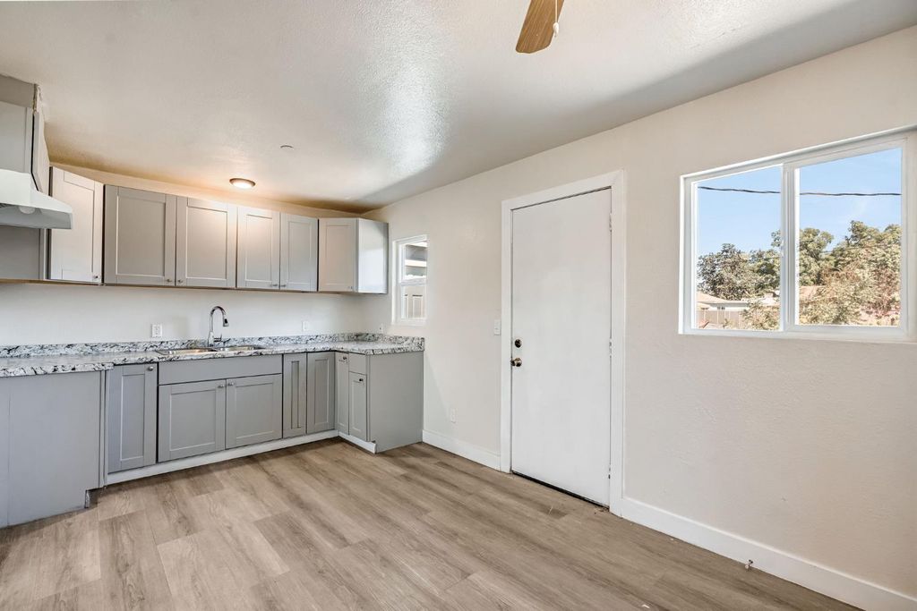 Image 15 of property listing at 1017 E Vine Avenue, Fresno, CA 93706