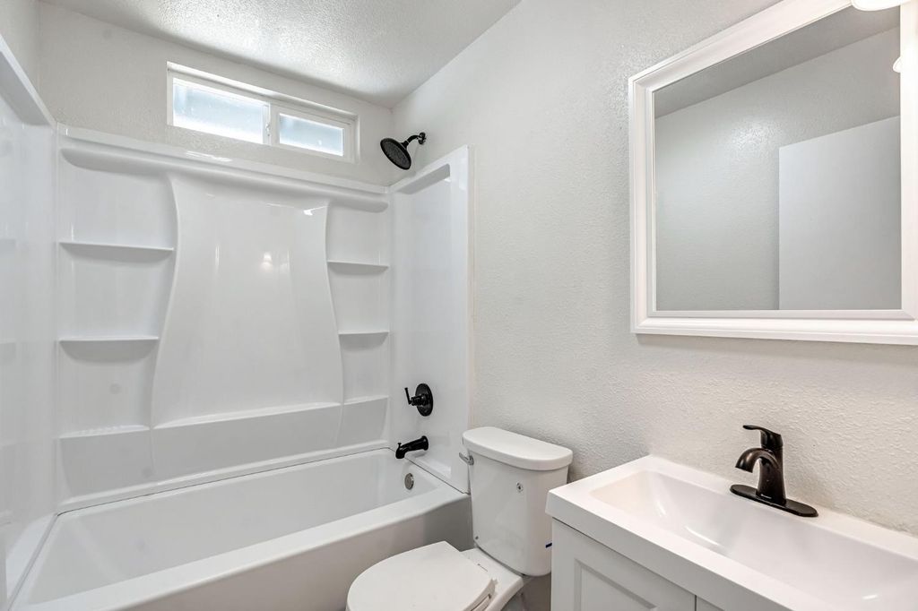 Image 18 of property listing at 1017 E Vine Avenue, Fresno, CA 93706