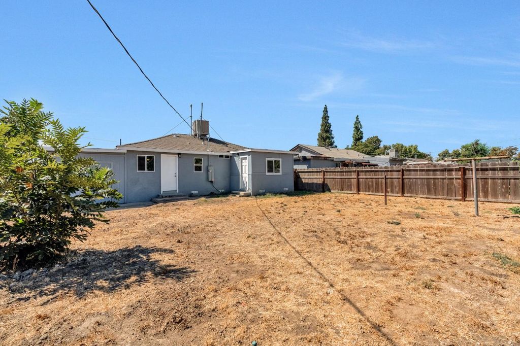 Image 23 of property listing at 1017 E Vine Avenue, Fresno, CA 93706
