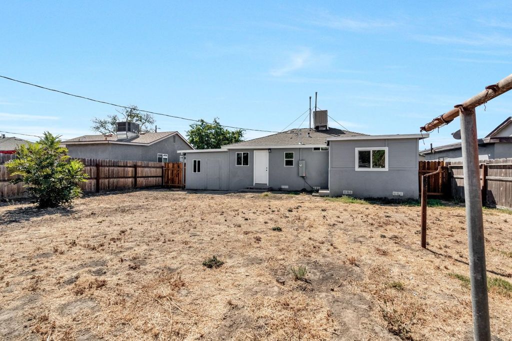 Image 24 of property listing at 1017 E Vine Avenue, Fresno, CA 93706