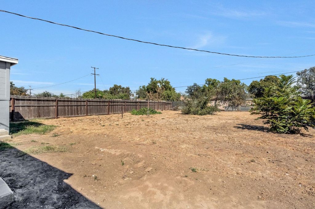 Image 25 of property listing at 1017 E Vine Avenue, Fresno, CA 93706