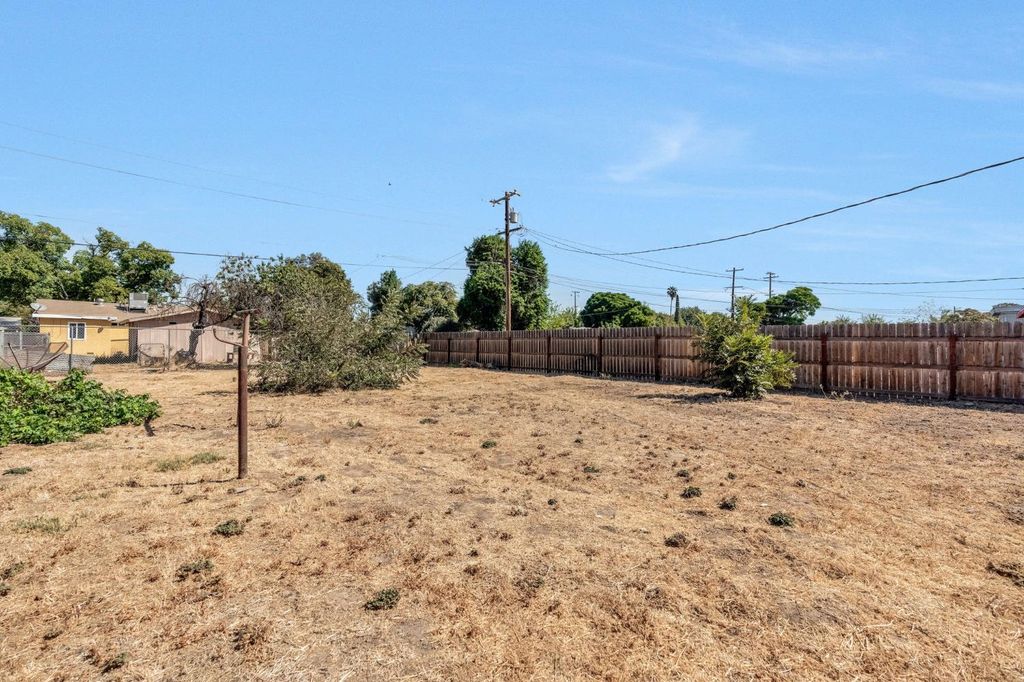Image 26 of property listing at 1017 E Vine Avenue, Fresno, CA 93706