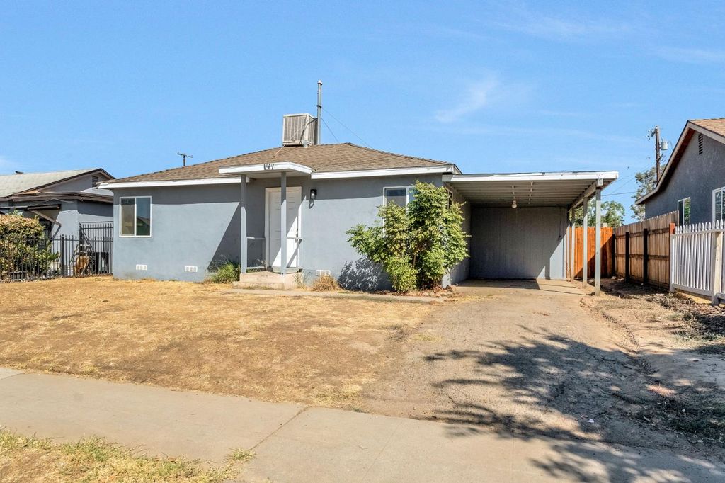 Image 3 of property listing at 1017 E Vine Avenue, Fresno, CA 93706
