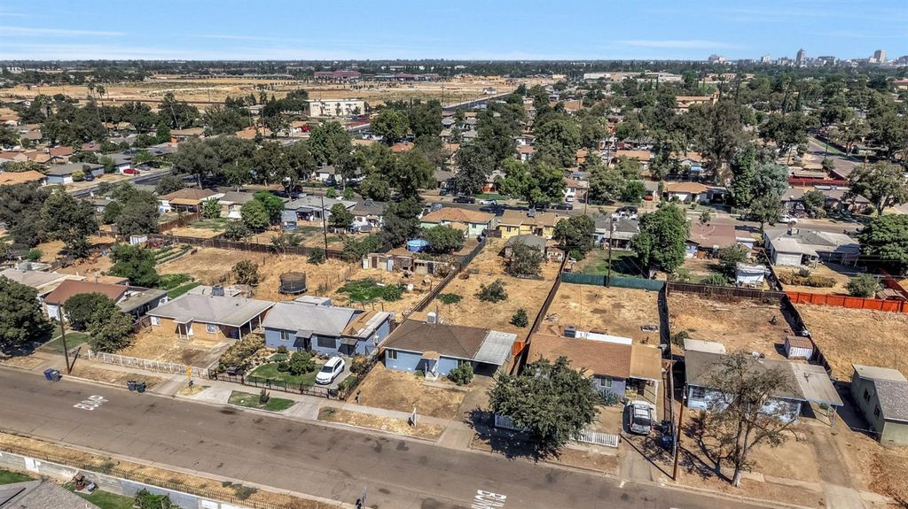 Image 31 of property listing at 1017 E Vine Avenue, Fresno, CA 93706