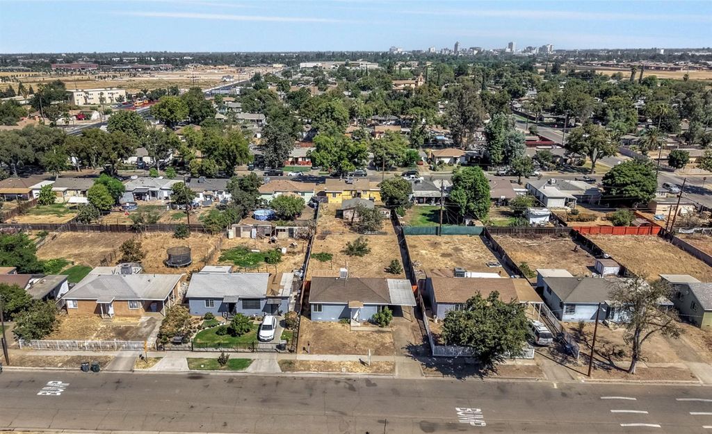 Image 32 of property listing at 1017 E Vine Avenue, Fresno, CA 93706