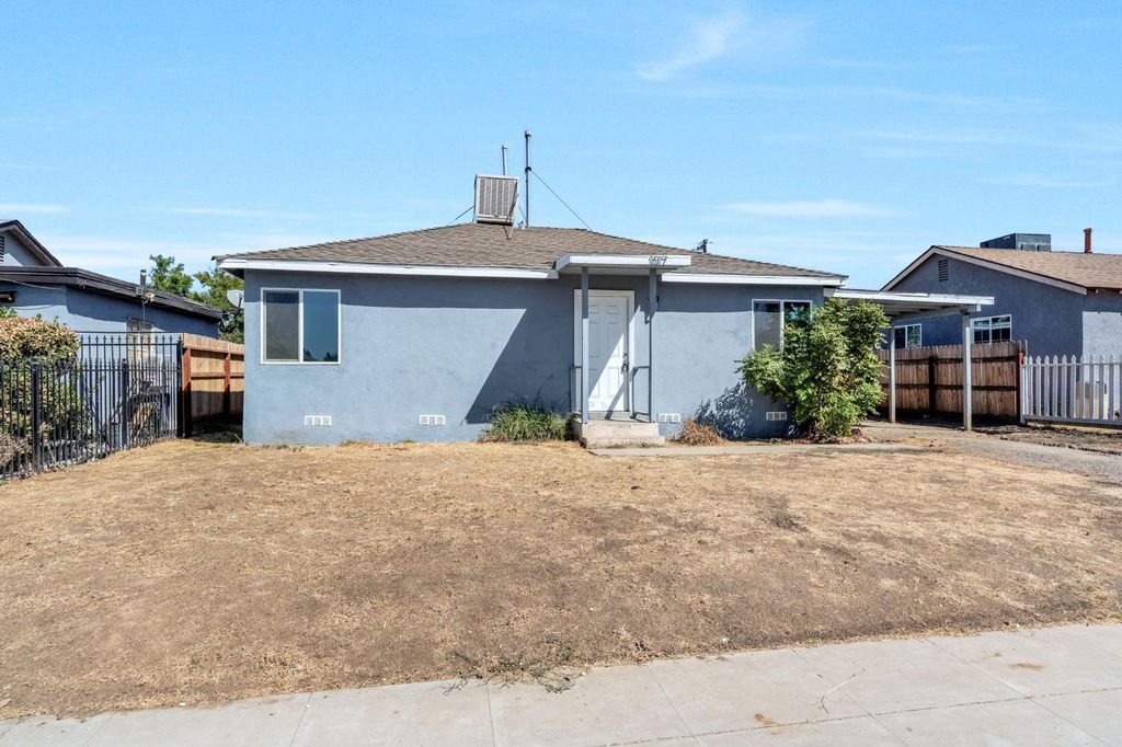 Image 4 of property listing at 1017 E Vine Avenue, Fresno, CA 93706