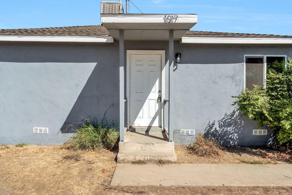 Image 5 of property listing at 1017 E Vine Avenue, Fresno, CA 93706