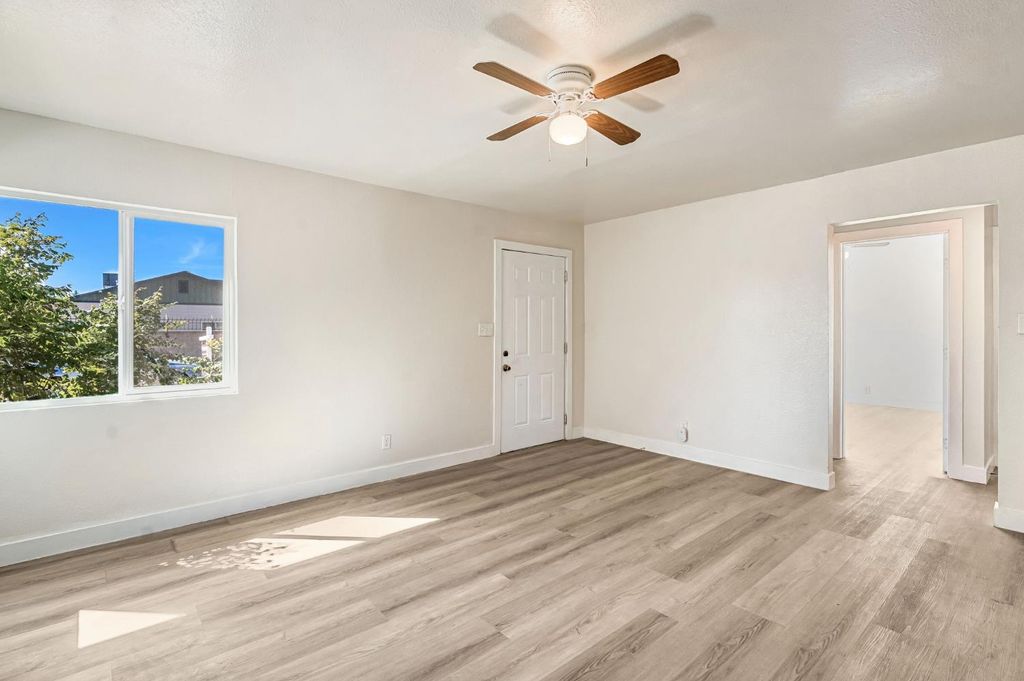 Image 6 of property listing at 1017 E Vine Avenue, Fresno, CA 93706