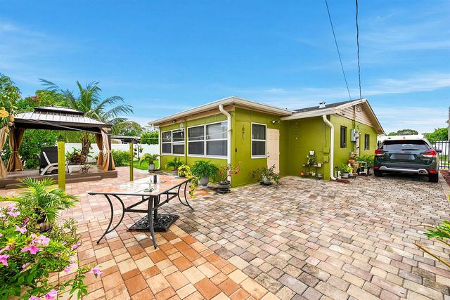 1310 SW 7th Avenue, Deerfield Beach, FL 33441