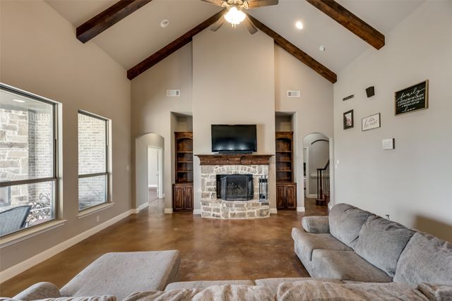108 Springfield Lakes Drive, Waxahachie, TX 75165