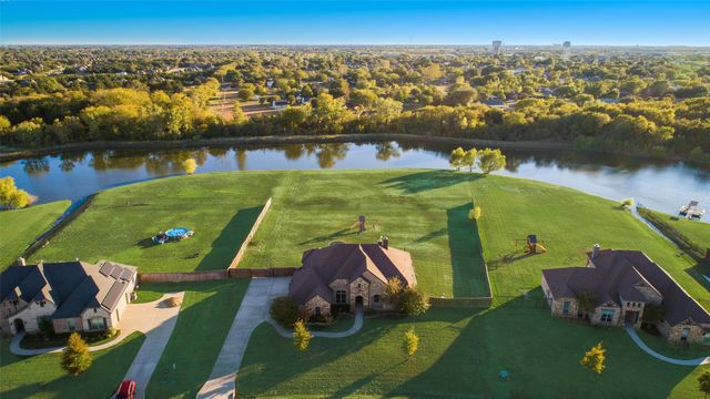 108 Springfield Lakes Drive, Waxahachie, TX 75165