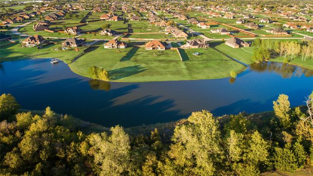 108 Springfield Lakes Drive, Waxahachie, TX 75165
