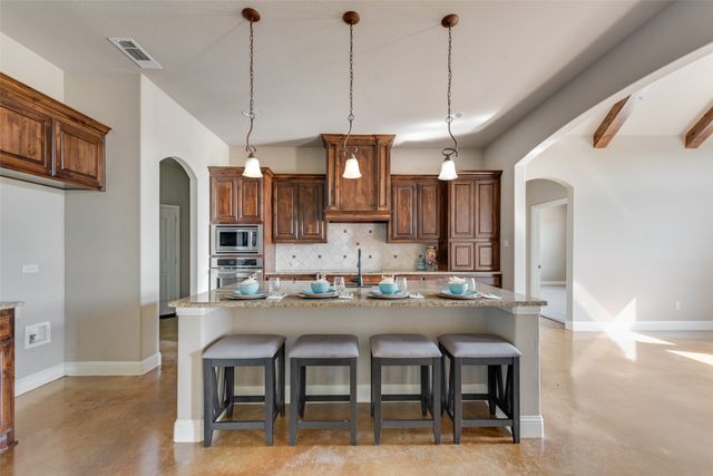 108 Springfield Lakes Drive, Waxahachie, TX 75165