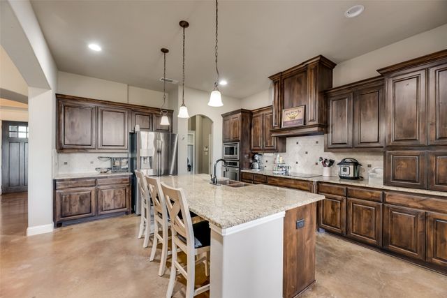 108 Springfield Lakes Drive, Waxahachie, TX 75165