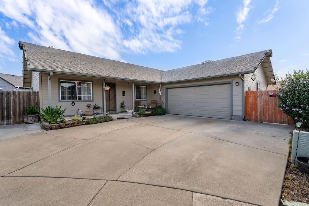2687 Sprinkle Way, Grants Pass, OR 97527