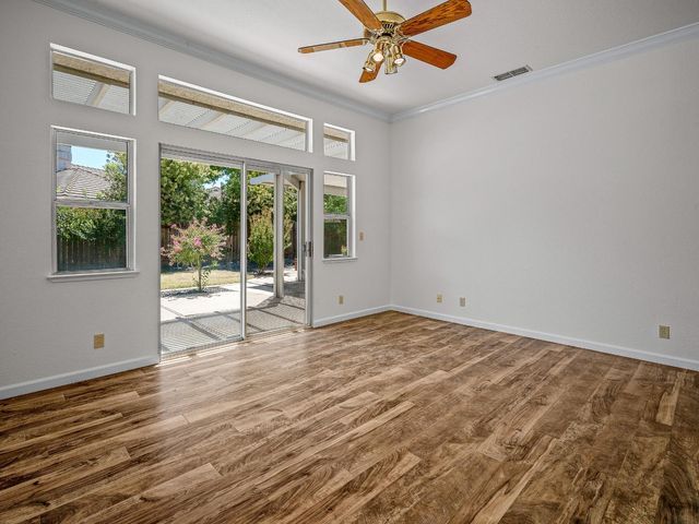 9677 Soaring Oaks Dr, Elk Grove, CA 95758