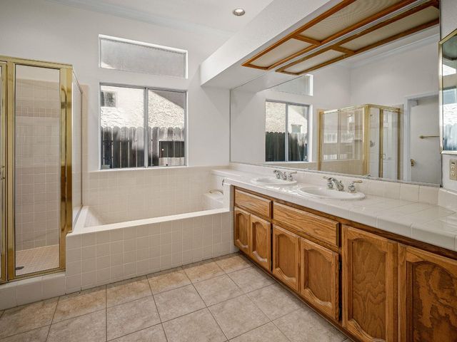 9677 Soaring Oaks Dr, Elk Grove, CA 95758