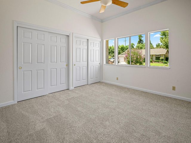 9677 Soaring Oaks Dr, Elk Grove, CA 95758