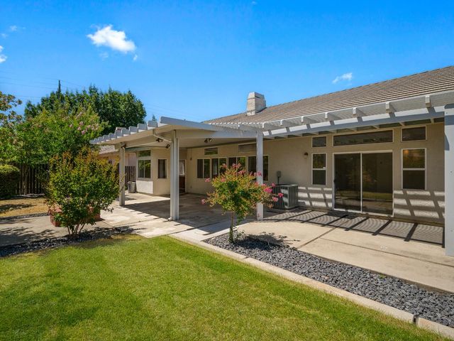 9677 Soaring Oaks Dr, Elk Grove, CA 95758