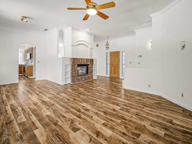 9677 Soaring Oaks Dr, Elk Grove, CA 95758