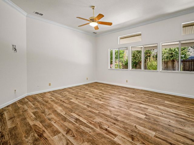 9677 Soaring Oaks Dr, Elk Grove, CA 95758