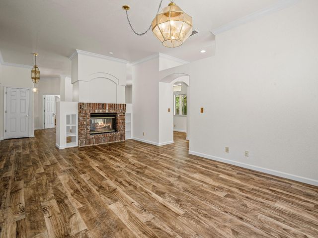 9677 Soaring Oaks Dr, Elk Grove, CA 95758