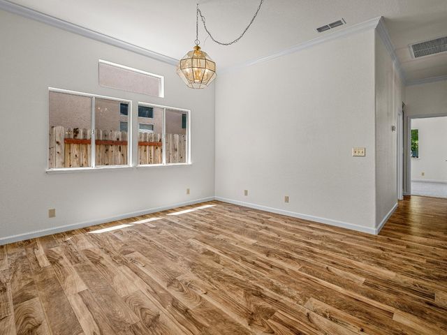9677 Soaring Oaks Dr, Elk Grove, CA 95758