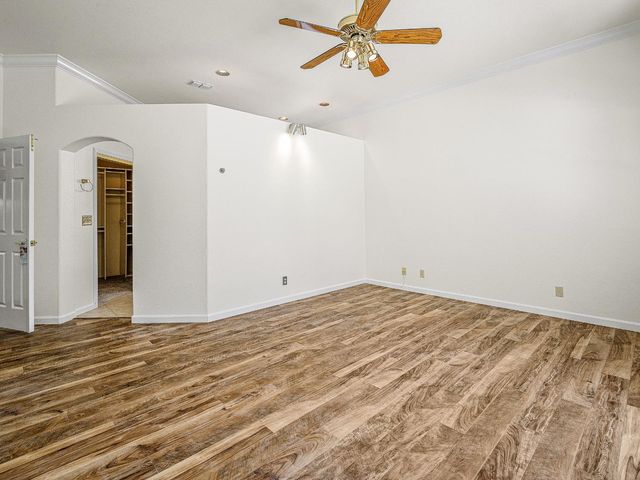9677 Soaring Oaks Dr, Elk Grove, CA 95758