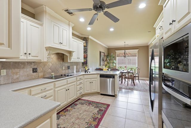 9316 Wooded Acres Cir, Sherwood, AR 72120