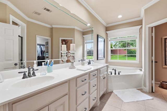 9316 Wooded Acres Cir, Sherwood, AR 72120