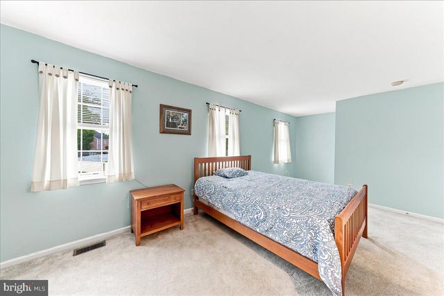 423 LARCHWOOD DR, Royersford, PA 19468