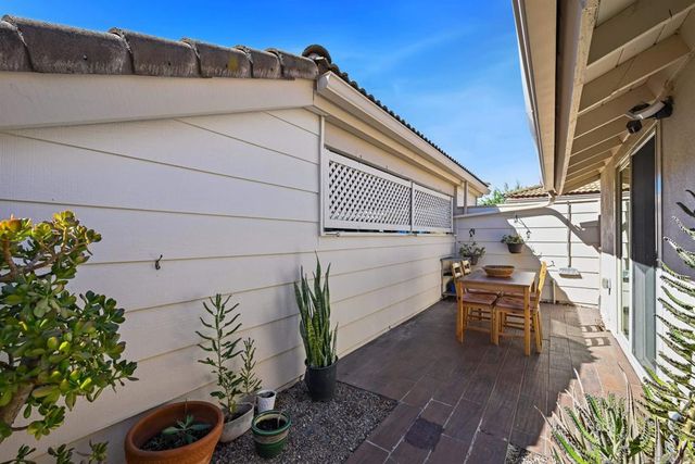 17465 Plaza Cerado 103, San Diego, CA 92128