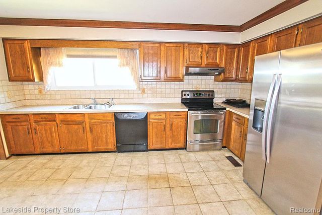 22512 Corteville Street, St. Clair Shores, MI 48081