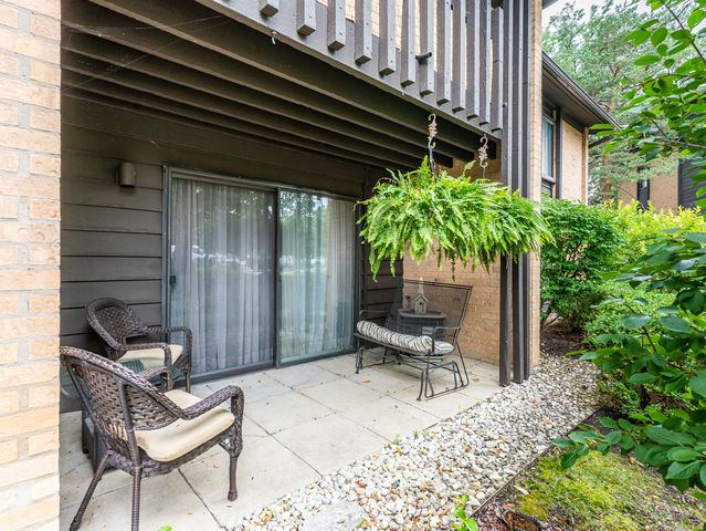 6106 Knoll Valley Drive 102, Willowbrook, IL 60527