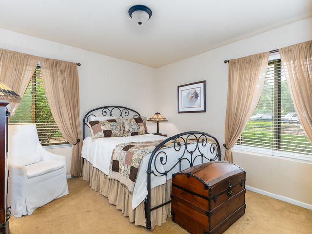 6106 Knoll Valley Drive 102, Willowbrook, IL 60527
