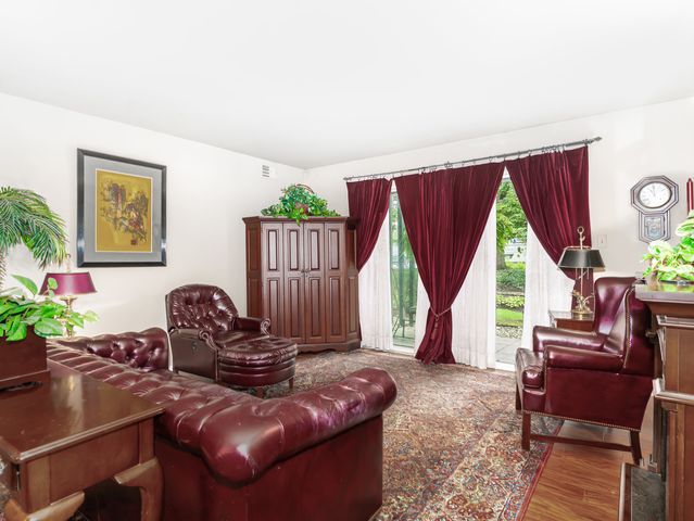 6106 Knoll Valley Drive 102, Willowbrook, IL 60527
