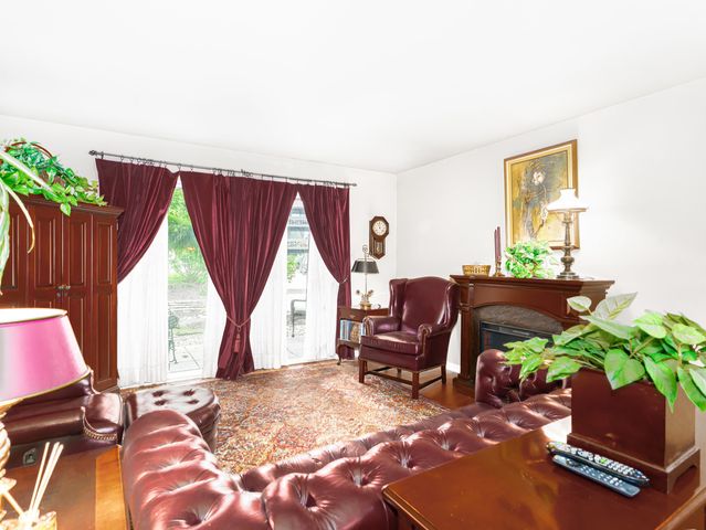 6106 Knoll Valley Drive 102, Willowbrook, IL 60527