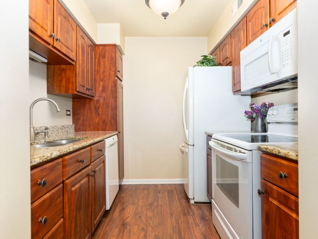 6106 Knoll Valley Drive 102, Willowbrook, IL 60527